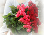摘みたてのバラの花束