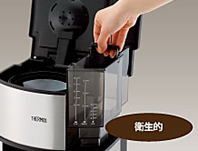 お手入れ簡単! 着脱式の給水タンク