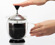 カフェプレッソ　フィルターを押し下げる