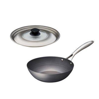 画像1: ビタクラフト スーパー鉄 ウォックパン 24cm+ウォックパンカバーM セット (No.2005+No.3202) 「スーパー鉄」のウォックパンと純正フライパンカバーの、お得なセット。 (1)