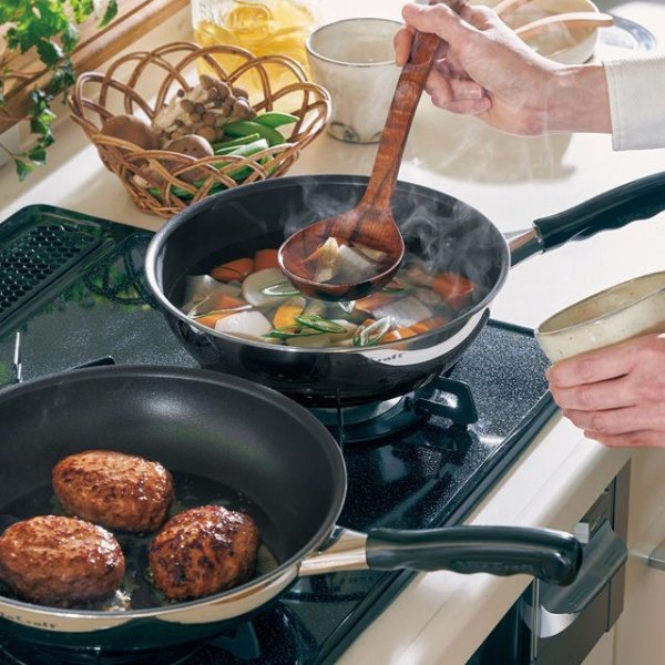 画像2: ビタクラフト カーペンター フライパン 26cm ステンレス鍋と同じデザインのハンドルで使いやすさを追求したフライパン (2)