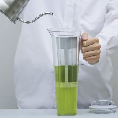 画像3: HARIO(ハリオ)コールドブリューティーピッチャー リリーペールグレー　 透明感の高いトライタン製、茶こし付きで水出し茶ポットとして使用できます。 (3)