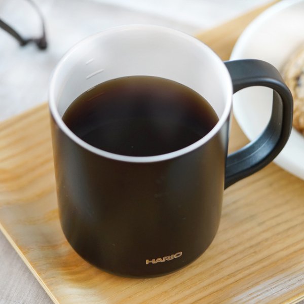 画像3: HARIO(ハリオ)セラミックコーティング 真空二重保温マグ 350  内側にセラミックコーティングが施されており、ステンレス特有の金属臭がせず、美味しく飲み物が愉しめます。 (3)