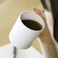 画像5: HARIO(ハリオ)セラミックコーティング 真空二重保温マグ 350  内側にセラミックコーティングが施されており、ステンレス特有の金属臭がせず、美味しく飲み物が愉しめます。 (5)