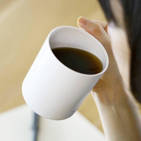 画像6: HARIO(ハリオ)セラミックコーティング 真空二重保温マグ 350  内側にセラミックコーティングが施されており、ステンレス特有の金属臭がせず、美味しく飲み物が愉しめます。 (6)