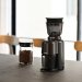 画像8: HARIO(ハリオ)V60 電動コーヒーグラインダーコンパクトN 内部に静電気除去機能を搭載し、 フタにはクリーナー機能が付いた電気コーヒーグラインダー。 (8)