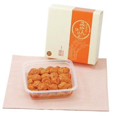 画像1: 和歌山のちょっといい梅 ほんのりみかん仕込み700g　みかんの香りほんのりとデザート感覚で味わえる梅干しです。 (1)