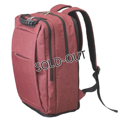 画像2: 機内に持ち込める「座れるリュック」大量に荷物を詰め込み、イスにも変身する便利なリュック。機内に持ち込めます。 (2)