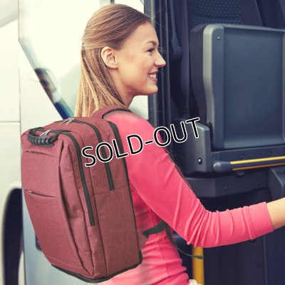 画像6: 機内に持ち込める「座れるリュック」大量に荷物を詰め込み、イスにも変身する便利なリュック。機内に持ち込めます。 (6)