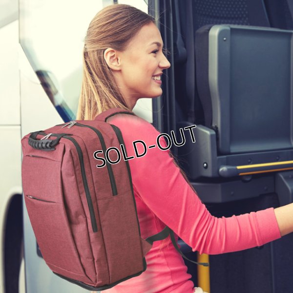 画像6: 機内に持ち込める「座れるリュック」大量に荷物を詰め込み、イスにも変身する便利なリュック。機内に持ち込めます。 (6)