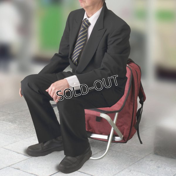 画像7: 機内に持ち込める「座れるリュック」大量に荷物を詰め込み、イスにも変身する便利なリュック。機内に持ち込めます。 (7)