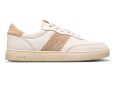 画像4: CLAE（クレイ）DAVIS（デイヴィス） スニーカー ホワイトベージュ イタリアンレザーのアッパーに、パンチング加工を施したスエードのラインが特徴。 (4)