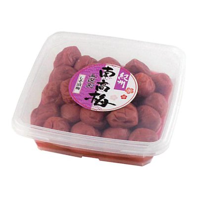画像1: しそ漬け梅干 家庭用無選別 塩分約13％ ポリ容器 化粧箱入り600g　無着色で自然に作り上げた体にやさしい梅干し (1)
