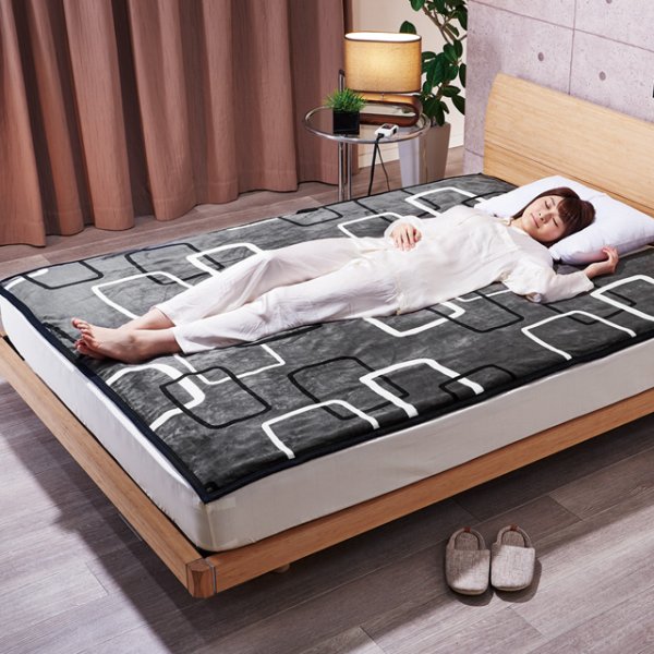 画像3: 椙山紡織 プレミアムボア電気掛敷兼用毛布ワイド 広々とした大きさで全身を暖めます。 (3)