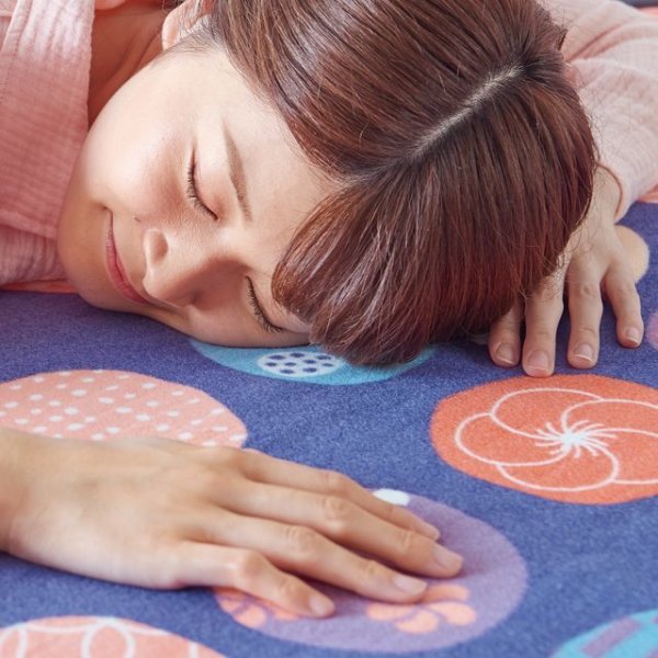 画像2: 椙山紡織 電気綿掛敷毛布ロング　手触り抜群で、柄も和テイストで可愛い敷き毛布。 (2)