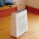 ヘリテイジヒーターは、風を出さず、火を使わず、 ふわっと暮らしを暖める暖房機です。もっと簡単に、もっと使いやすく。