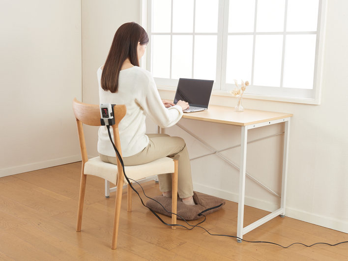 椅子に敷いてお尻や腰を暖めるデスクワークでの使い方